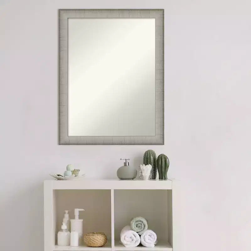 Miroir mural en étain brossé de 21 po x 27 po pour meuble-lavabo de salle de bain - Amanti Art : Rectangle moderne, cadre en polystyrène