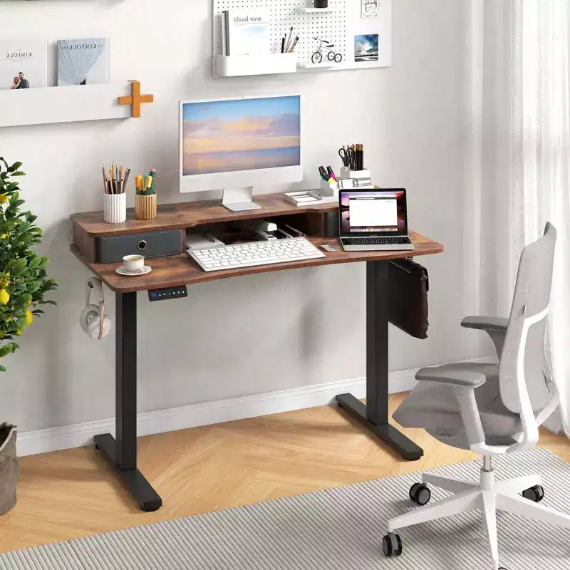 Bureau électrique assis-debout Costway 48x24 avec 2 tiroirs, support d'écran et étagère de rangement Marron/Noir/Blanc