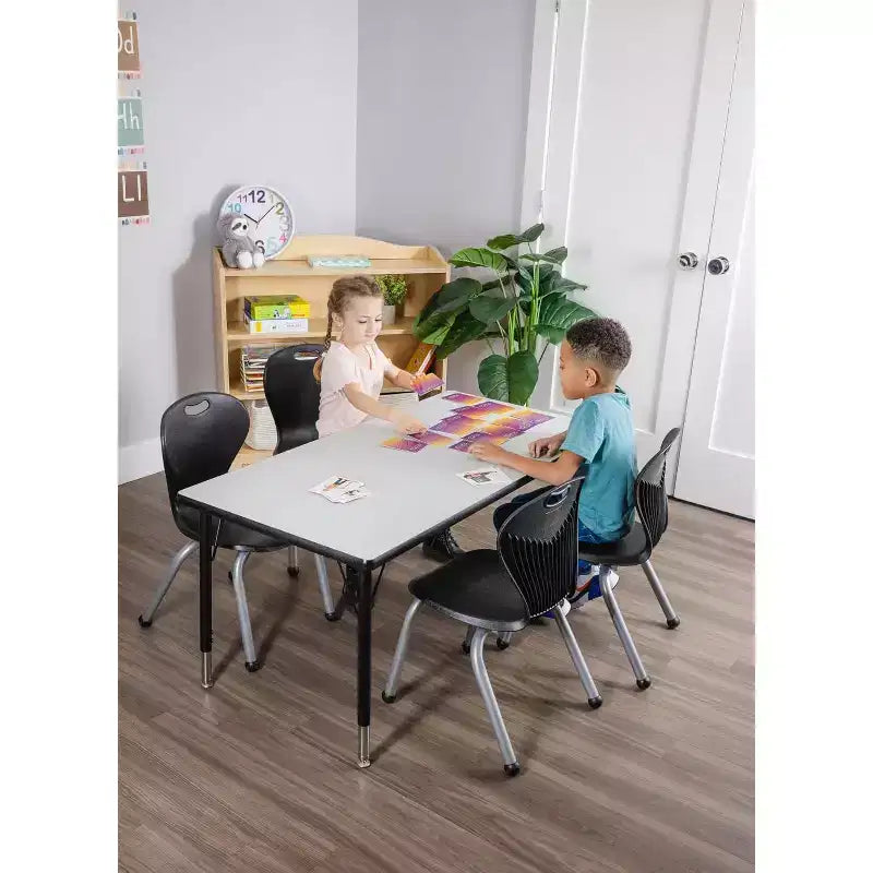 Ensemble table et chaises d'activités Bintiva – Table noire pulvérisée 24x48 avec pieds réglables et 4 chaises de classe ZUUL bleues de 14 po
