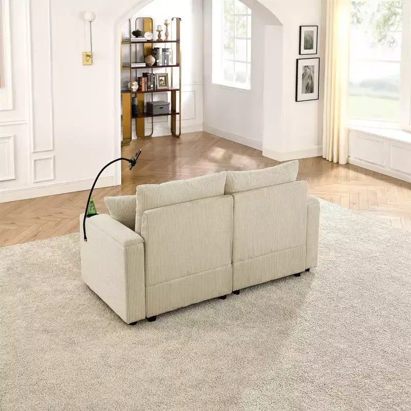 Causeuse moderne en velours côtelé GDFStudio Jean 73 avec porte-gobelets, rangement dans les accoudoirs, support de téléphone portable et pouf