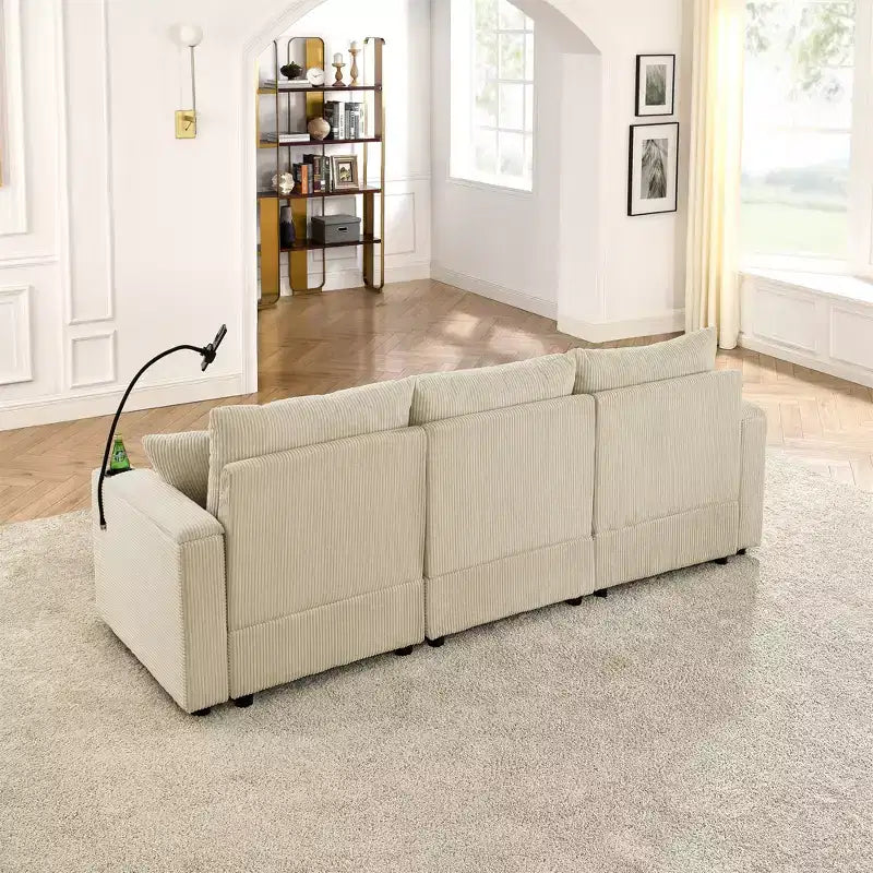Canapé 3 places moderne en velours côtelé GDFStudio Rod 102 avec porte-gobelets, support de téléphone portable, rangement d'accoudoir et pouf