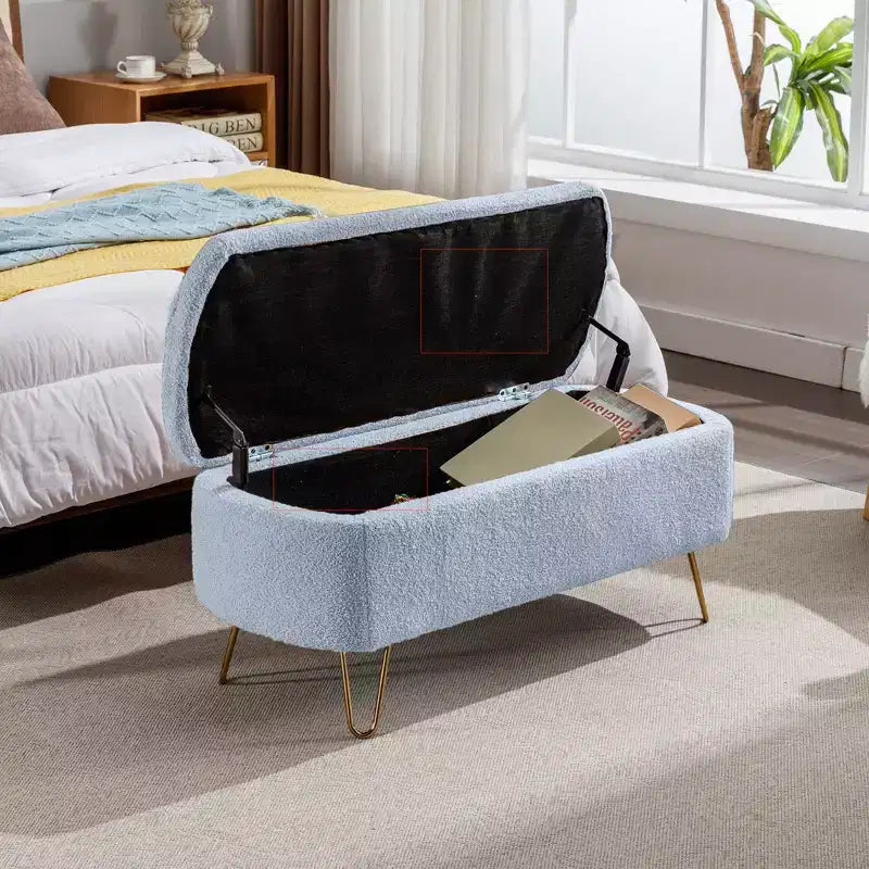 Banc ottoman de rangement moderne Zeus & Ruta avec pieds dorés pour le pied de lit