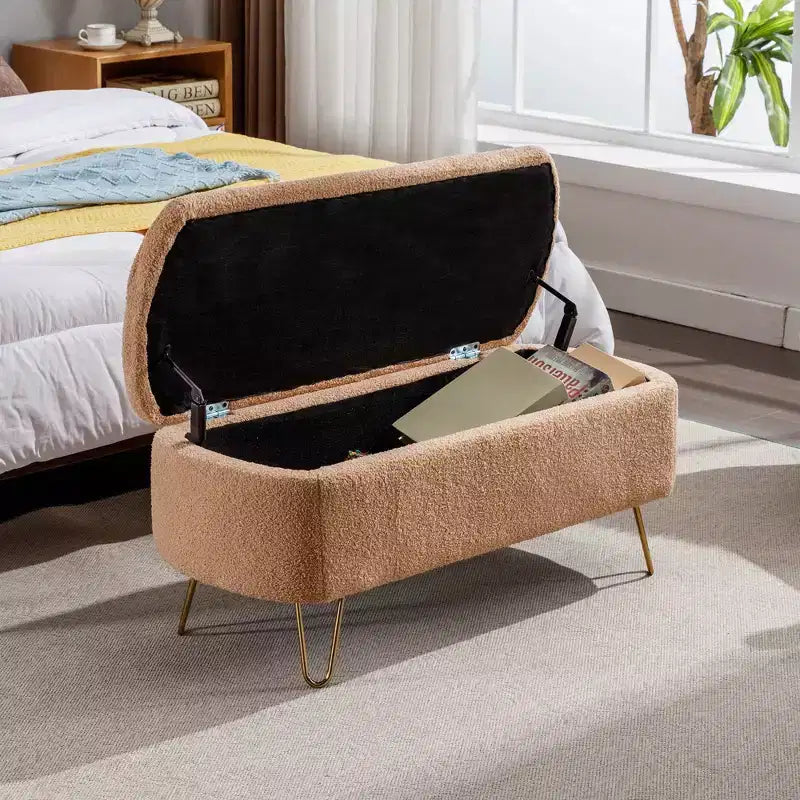 Banc ottoman de rangement moderne Zeus & Ruta avec pieds dorés pour le pied de lit