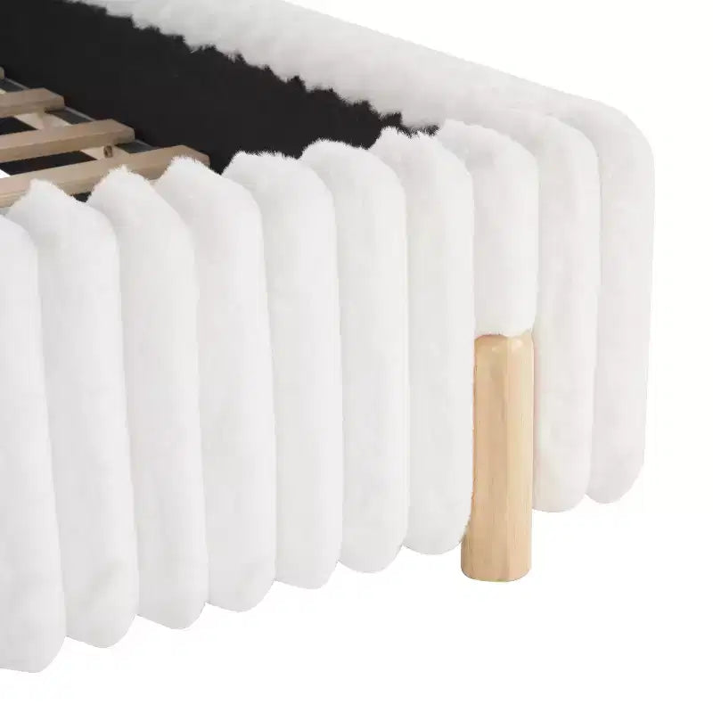 Christopher Knight Home Merrill Lit Plateforme Rembourré Bouclé avec Tête de Lit Ondulée et Surpiqûres Verticales, Blanc