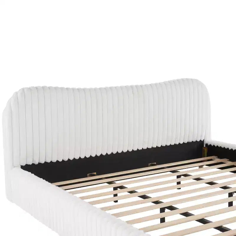 Christopher Knight Home Merrill Lit Plateforme Rembourré Bouclé avec Tête de Lit Ondulée et Surpiqûres Verticales, Blanc