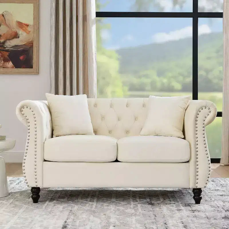 Canapé Chesterfield 58,8 po en velours beige pour salon, canapé 2 places capitonné avec accoudoirs roulés et clous de tapissier pour salon