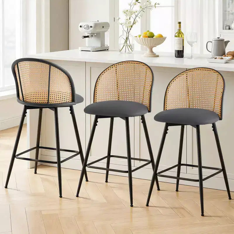 Tabourets de bar pivotants Bekrvio 26 Mid-Century Modern, lot de 2/3/4, chaises de bar rembourrées en similicuir avec dossier en rotin et pieds en métal pour comptoir de cuisine