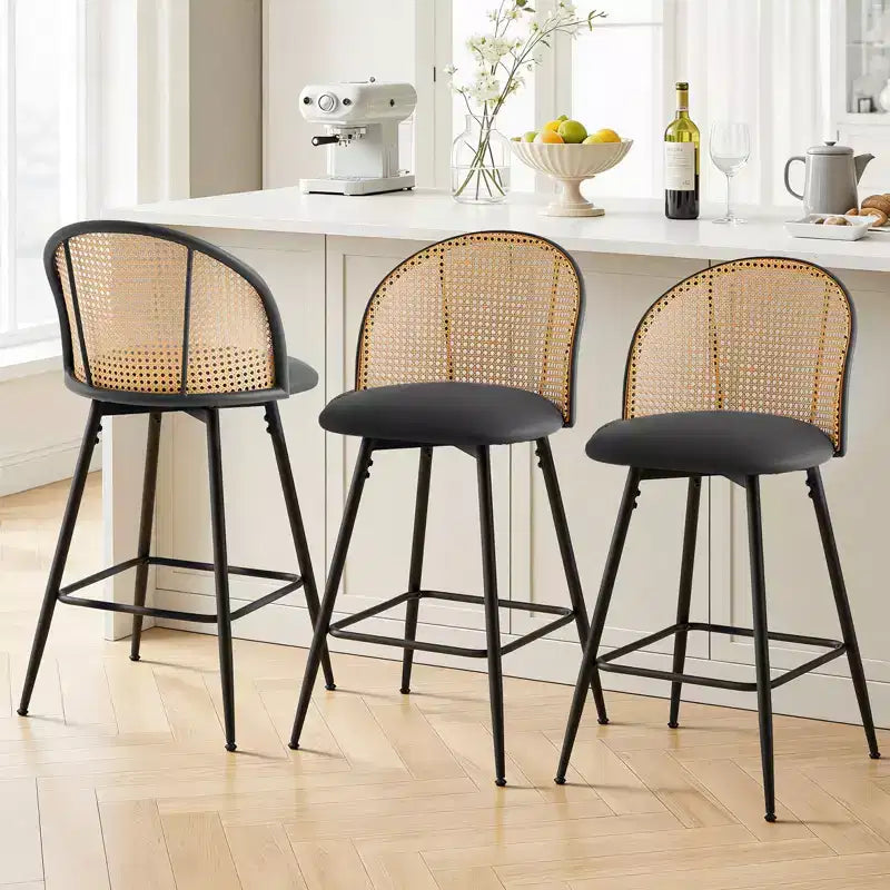 Tabourets de bar pivotants Bekrvio 26 Mid-Century Modern, lot de 2/3/4, chaises de bar rembourrées en similicuir avec dossier en rotin et pieds en métal pour comptoir de cuisine