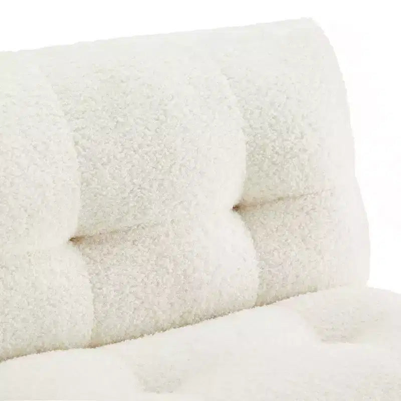 Canapé Enfant Rembourré en Fausse Fourrure de Mouton Buzz & Bloom avec Assise et Dossier Capitonnés, Pieds en Bois Guimauve