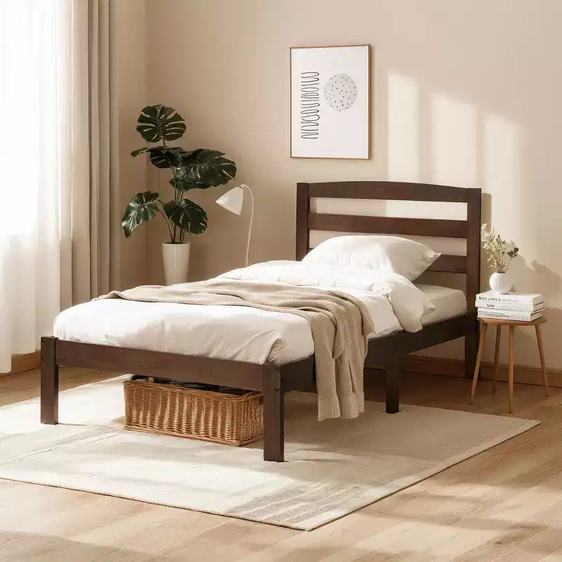 Lit plateforme en bois massif Subrtex avec tête de lit, cadre de lit avec support à lattes en bois, noyer