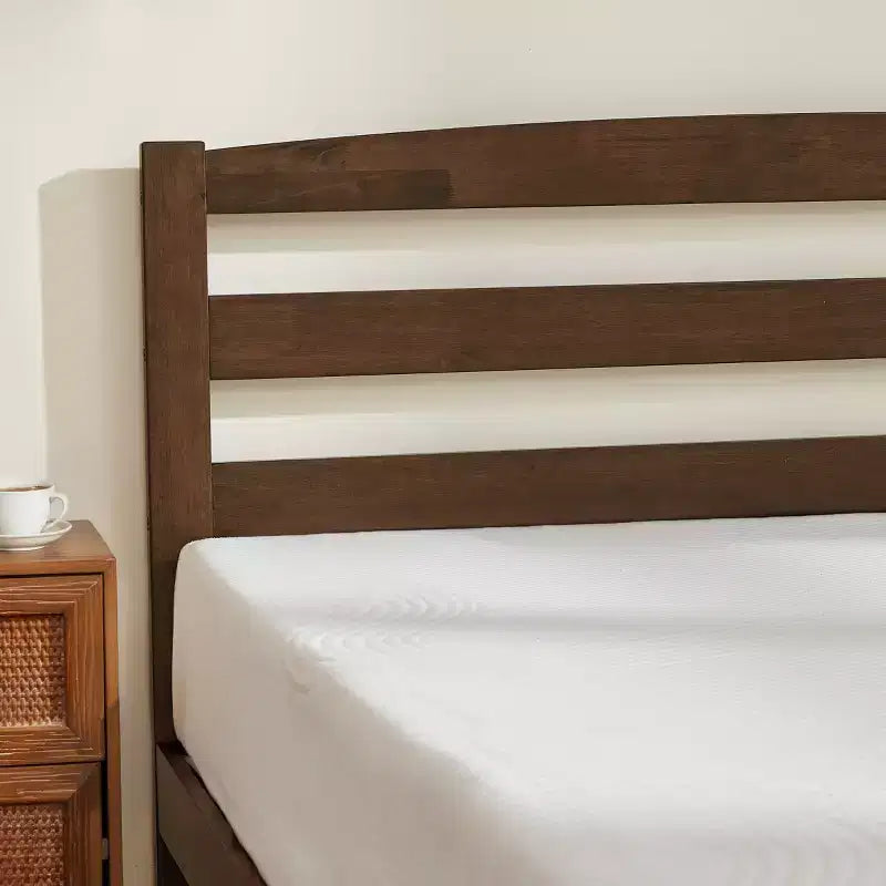 Lit plateforme en bois massif Subrtex avec tête de lit, cadre de lit avec support à lattes en bois, noyer