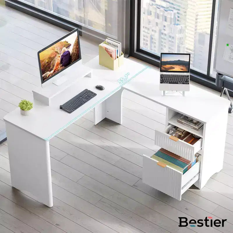 Bureau d'angle Bestier de 140 cm avec tiroirs, bureau d'ordinateur de bureau avec coins arrondis, support d'écran et panneaux cannelés, blanc et noyer