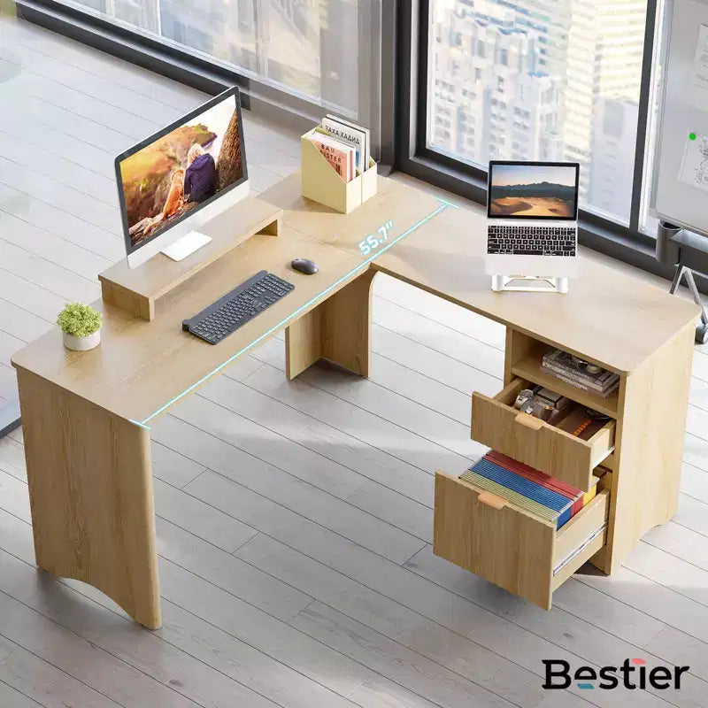Bureau d'angle Bestier de 140 cm avec tiroirs, bureau d'ordinateur de bureau avec coins arrondis, support d'écran et panneaux cannelés, blanc et noyer