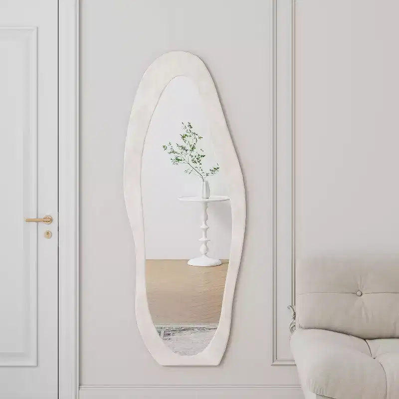 Miroir pleine longueur en flanelle TUYOHW, forme de vague irrégulière, avec trou de suspension, miroir de corps mural ou miroir de sol inclinable pour chambre, salon