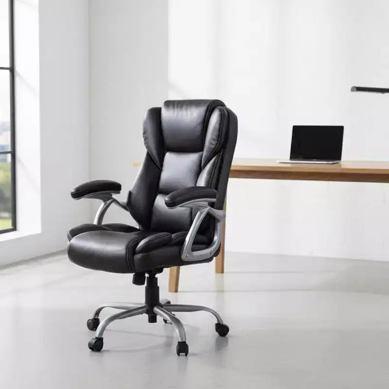 Chaise de bureau de direction Costway avec siège et accoudoirs rembourrés, hauteur et dossier réglables Marron/Noir