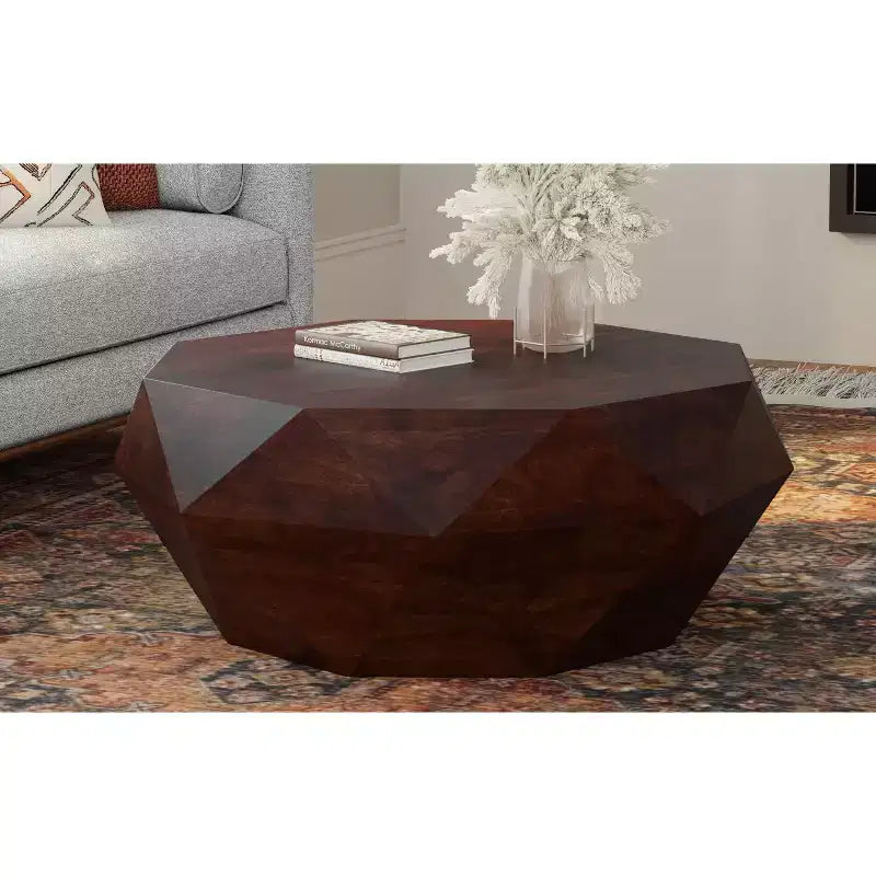 Table basse contemporaine Paros en bois d'acacia massif de 89 cm de large, de forme irrégulière, entièrement assemblée
