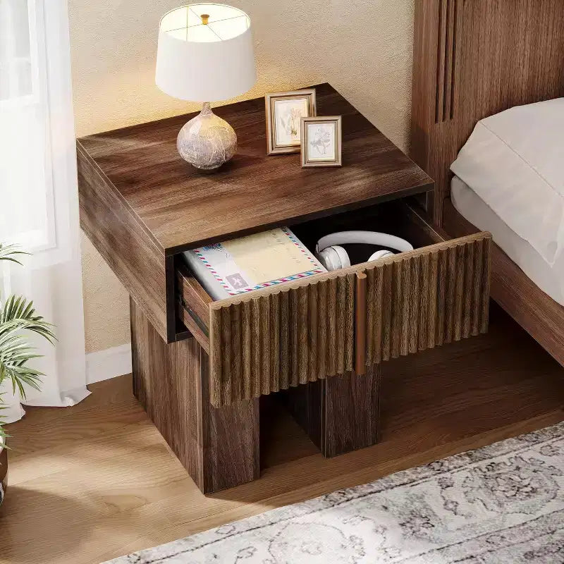 Table de chevet cannelée Lantine, Table de chevet en bois avec tiroir de rangement, Table d'appoint moderne pour chambre à coucher