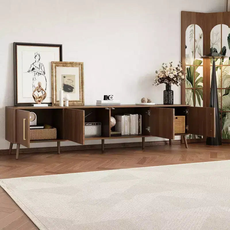 Meuble TV de 78 po pour téléviseurs jusqu'à 85 po, Console TV cannelée, Meuble TV en noyer, Meuble de divertissement avec porte à ouverture et fermeture amorties-ModernLuxe