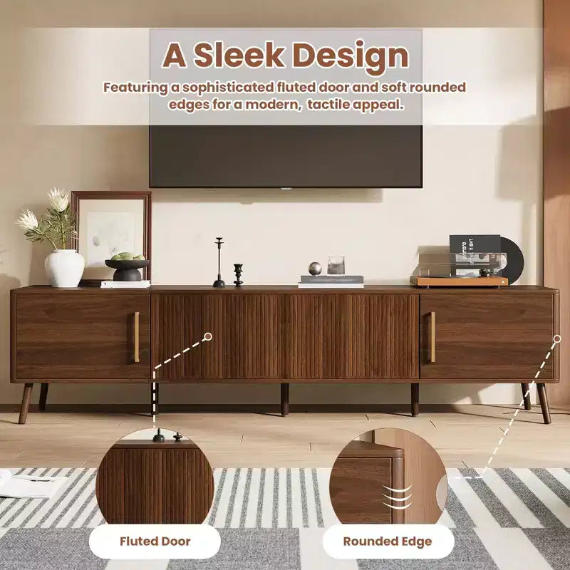 Meuble TV de 78 po pour téléviseurs jusqu'à 85 po, Console TV cannelée, Meuble TV en noyer, Meuble de divertissement avec porte à ouverture et fermeture amorties-ModernLuxe