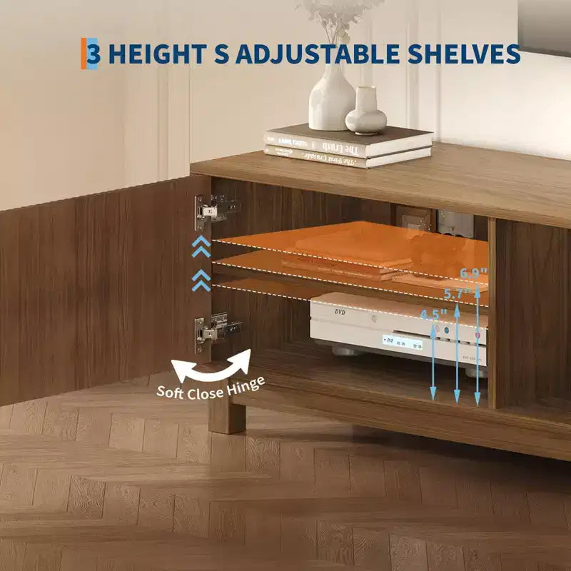 Meuble TV cannelé de 70 po en noyer pour téléviseurs jusqu'à 75 po - Console multimédia moderne du milieu du siècle avec rangement dissimulé, étagères réglables et gestion des câbles
