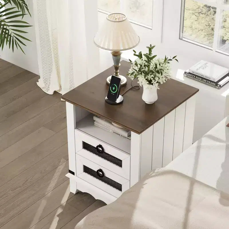 Table d'appoint de ferme avec station de recharge – Table basse rustique en bois – 2 tiroirs et étagère ouverte – Accent de chevet pour chambre, salon, bureau à domicile