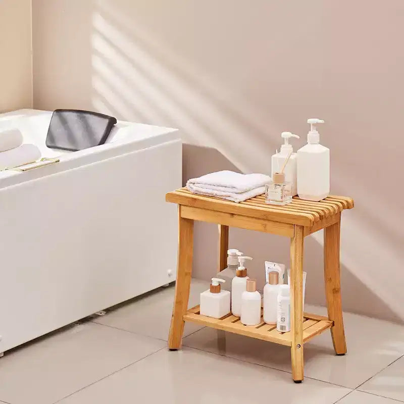 Banc de douche en bambou, 48,5 x 28,7 x 46,5 cm, tabouret de douche étanche avec étagère de rangement, siège de bain de 150 kg pour intérieur et extérieur