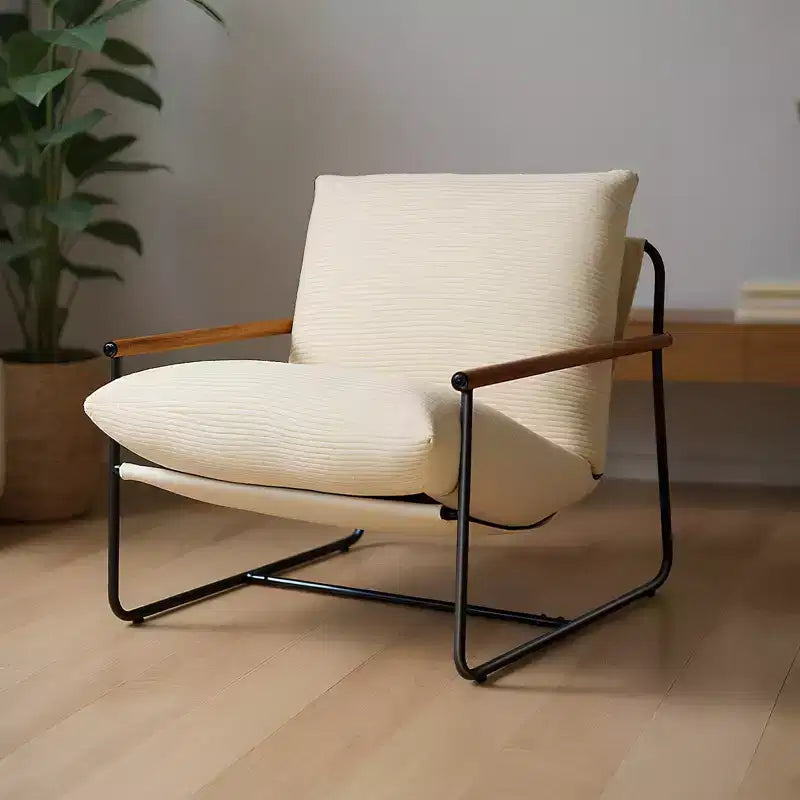 Fauteuil d'appoint moderne en velours côtelé avec structure en métal et accoudoirs en bois, beige