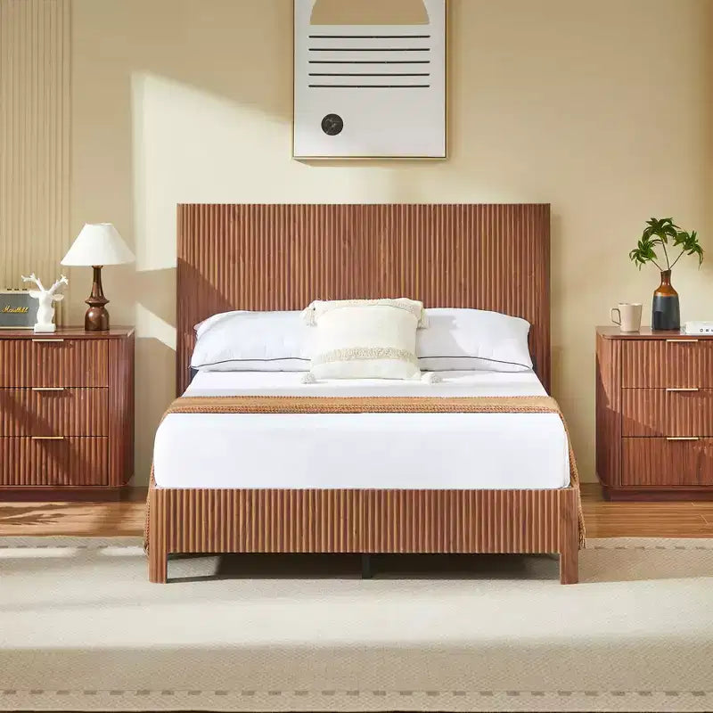 Cadre de lit plateforme en bois pour lits Double/Queen/King avec accents ondulés - ModernLuxe