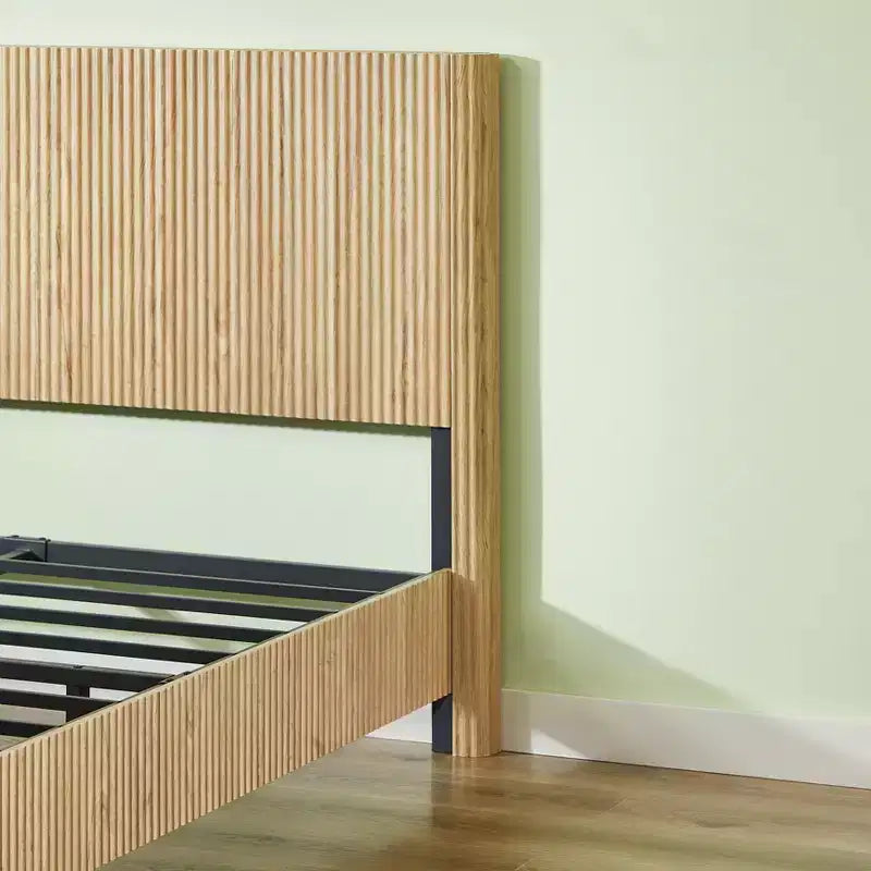 Cadre de lit plateforme en bois pour lits Double/Queen/King avec accents ondulés - ModernLuxe