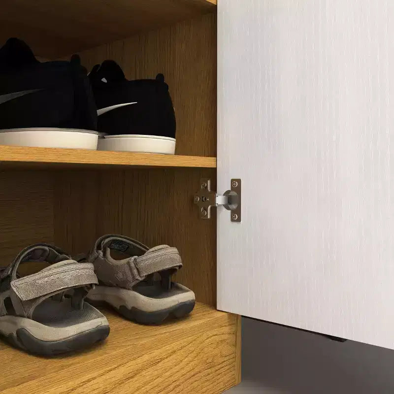 JVNOXK Meuble à chaussures à quatre niveaux, étagère à chaussures autoportante en bois, avec deux portes d'armoire blanches et des étagères réglables, idéal pour les entrées