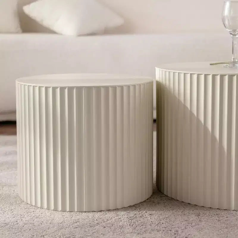 Lot de 2 tables d'appoint gigognes cylindriques beiges avec motif rayures ondulées pour salon ou chambre à coucher