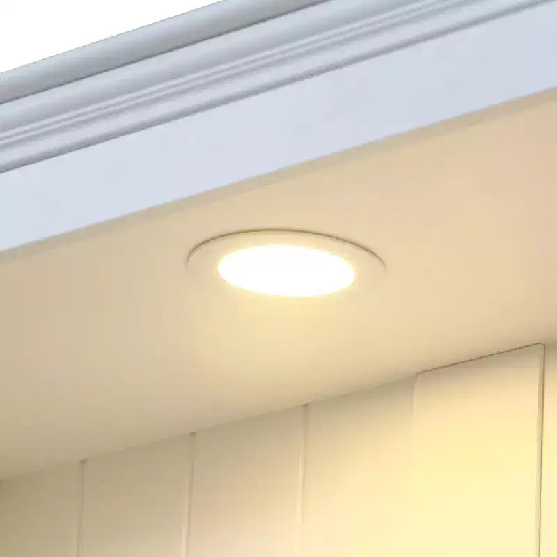 Bibliothèque de 200 cm de haut, Vitrine avec plafonnier LED réglable 5 couleurs et étagères en verre trempé, Style rétro - ModernLuxe