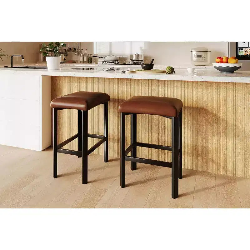 Lot de 2 tabourets de bar Coolmee de 61 cm, chaises de cuisine en cuir PU avec 2 tabourets de bar rembourrés épais à hauteur de comptoir, base en métal robuste, assemblage facile