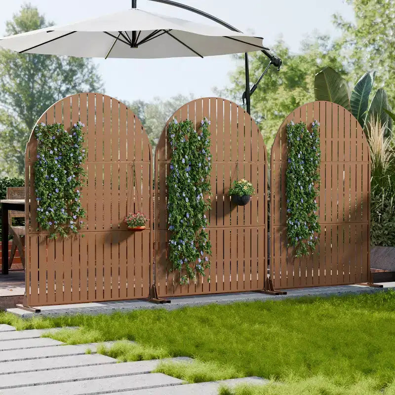 Panneaux de clôture autoportants Dovelina 72H x 47W en métal arqué pour extérieur, gris clair/marron, pour jardin, patio, terrasse, cour