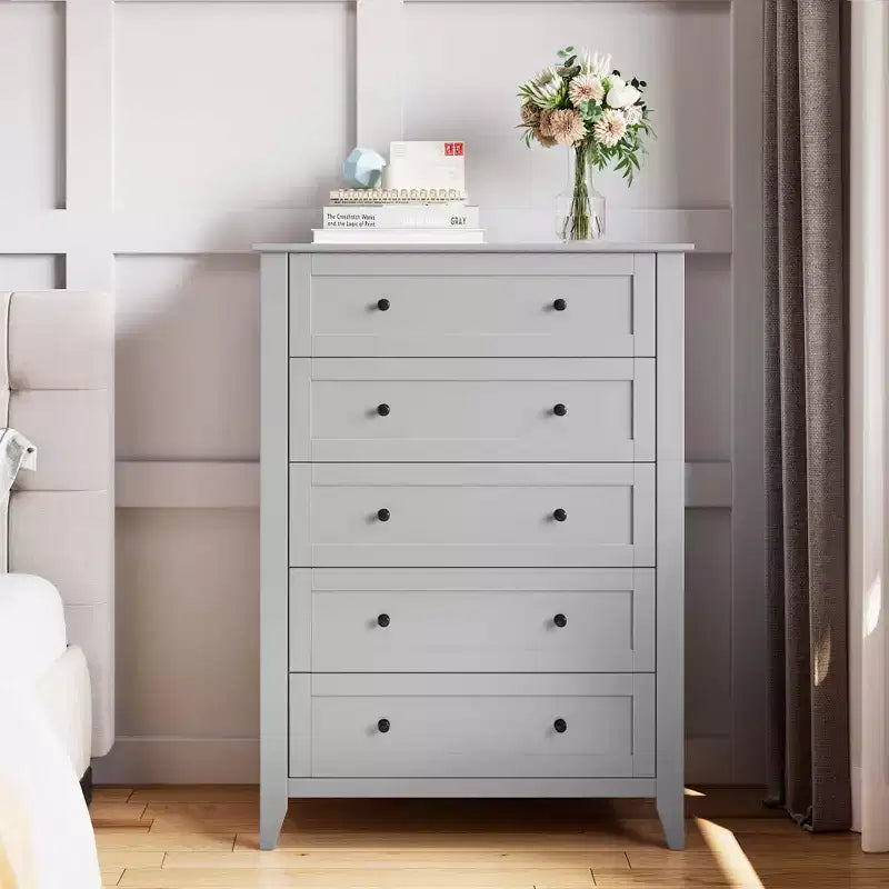Commode 5 tiroirs pour chambre à coucher - Commode haute et moderne en bois avec tiroirs profonds et poignées en métal pour entrée ou couloir