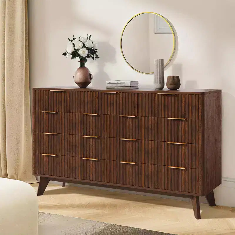 Commode COZONY 54 po de large à 9 tiroirs, coffre moderne en bois avec motif ondulé cannelé et poignées métalliques