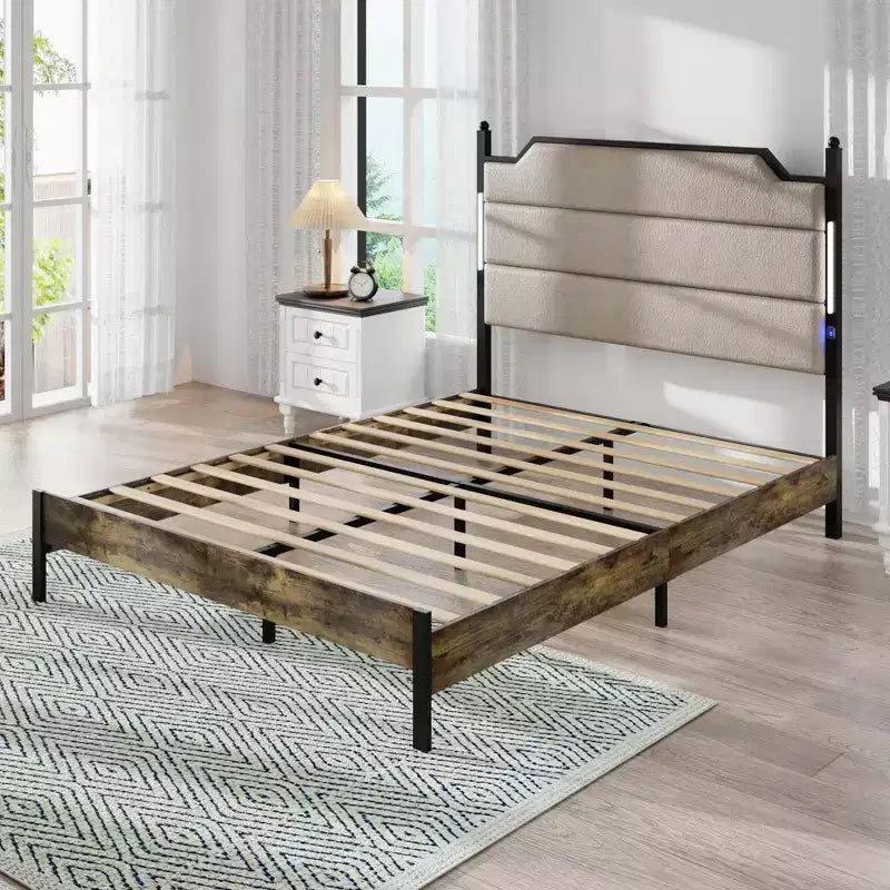 Lit plateforme Queen/King Size avec tête de lit capitonnée, cadre de lit plateforme en bois avec station de charge et lumières LED, brun industriel
