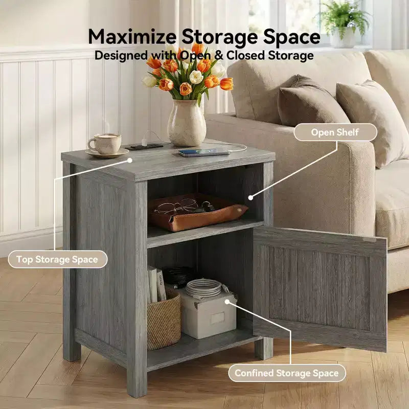 2 tables de chevet avec station de recharge, table de chevet de ferme avec étagère ouverte, armoire fermée, port USB et prise secteur, table de chevet avec rangement