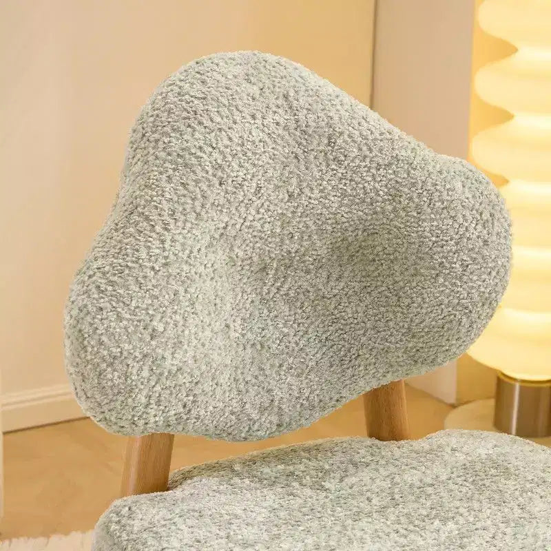 Fauteuil d'appoint moelleux Cloud Puff avec pieds en bois - Chaise moderne pour coiffeuse et salon