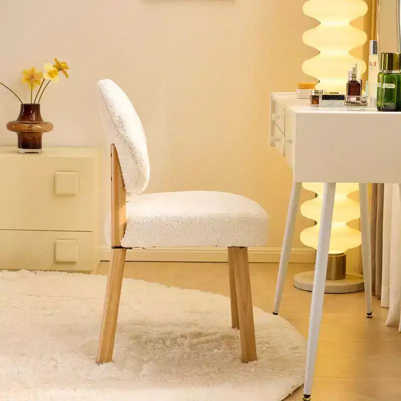 Fauteuil d'appoint moelleux Cloud Puff avec pieds en bois - Chaise moderne pour coiffeuse et salon