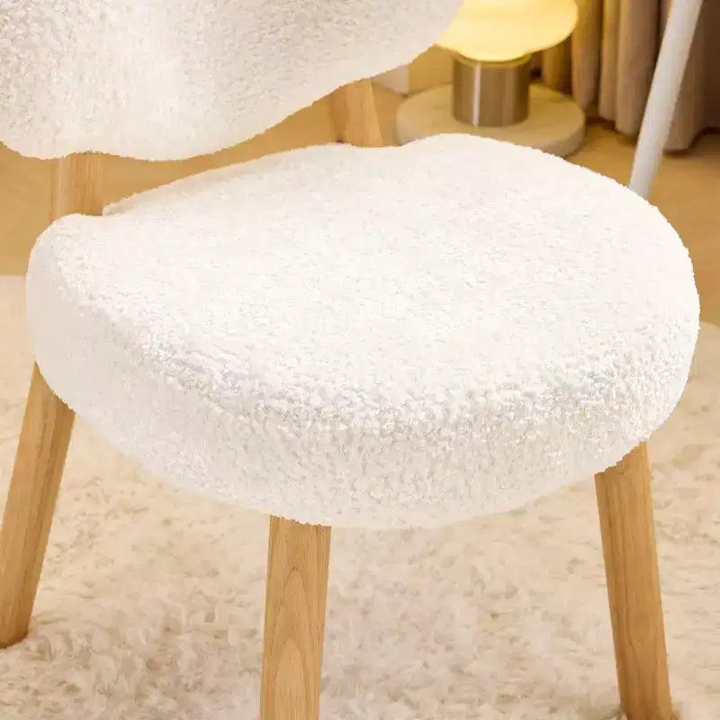 Fauteuil d'appoint moelleux Cloud Puff avec pieds en bois - Chaise moderne pour coiffeuse et salon
