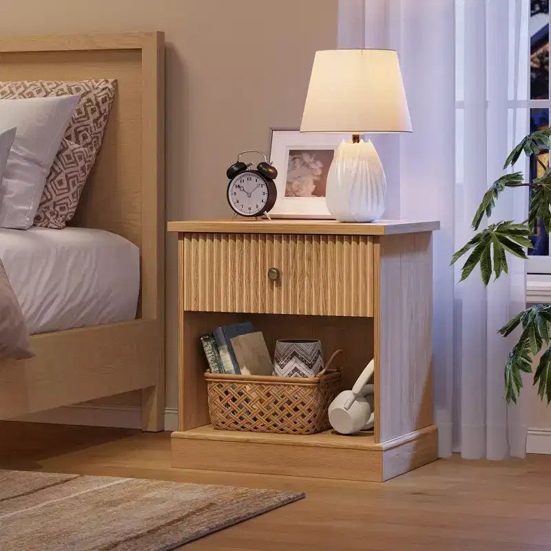 Table de chevet cannelée moderne du milieu du siècle avec tiroir - Table de chevet peu encombrante avec rangement, idéale pour la chambre ou le salon