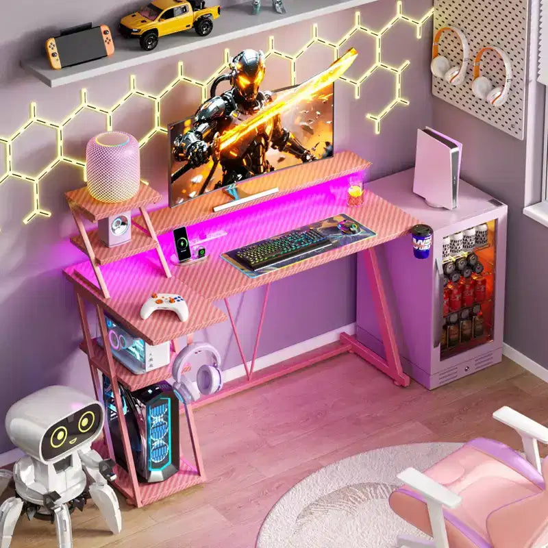Bureau de jeu en L de 47 pouces rose pour petits espaces, table d'angle pour ordinateur avec support de moniteur, étagères de rangement, bureau de gamer en fibre de carbone, robuste pour salle PC
