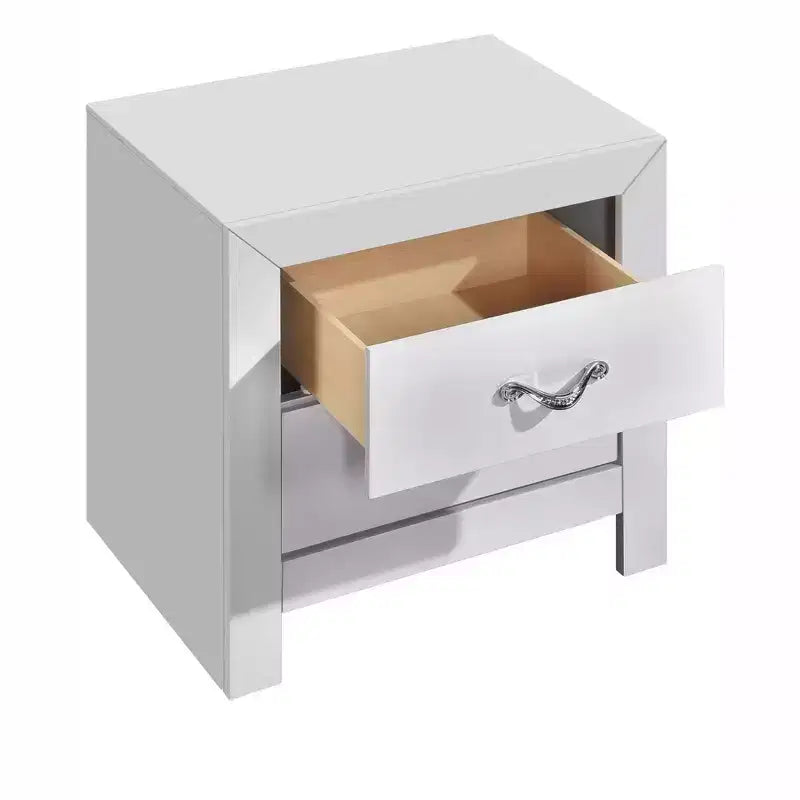 Passion Furniture Moreland Table de chevet blanche scintillante à 2 tiroirs de 61 cm de large