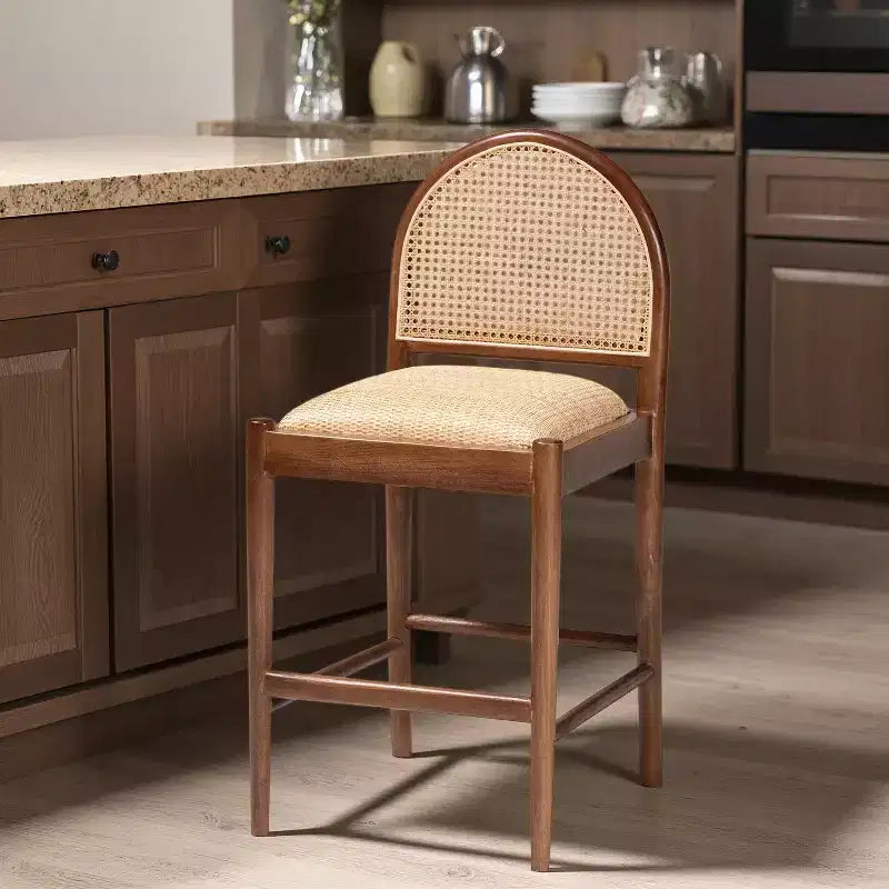 Tabouret de bar GDFStudio Geoffrey en bois d'acacia et rotin de style bohème