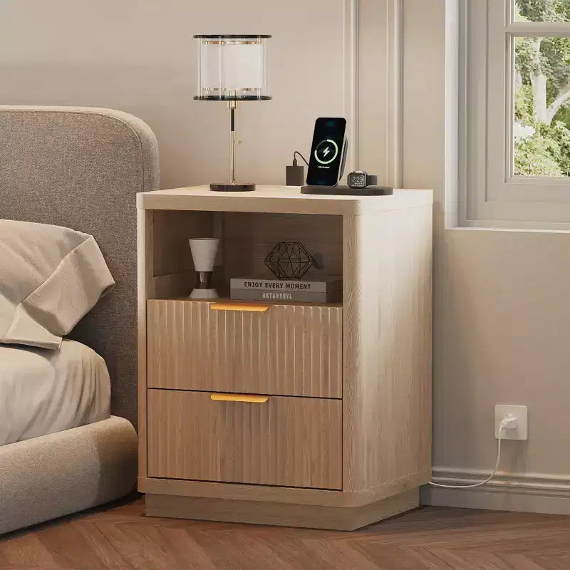 Table de chevet avec station de recharge, tiroirs et étagère ouverte, table de chevet moderne en bois pour chambre à coucher/salon/bureau