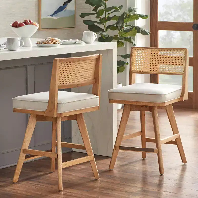 Ensemble de 2 tabourets de bar pivotants Serena Buylateral, hauteur comptoir, beige/noyer clair