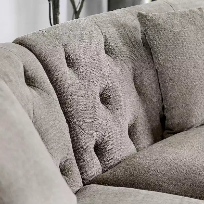 Canapé d'angle incurvé capitonné Amelie gris chaud - HOMES: Inside + Out