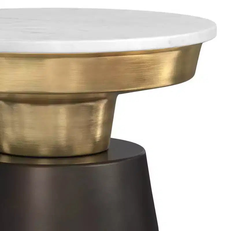 Table d'appoint Arna WyndenHall noire/dorée : Plateau en marbre contemporain, résistante aux rayures, hauteur 49,5 cm