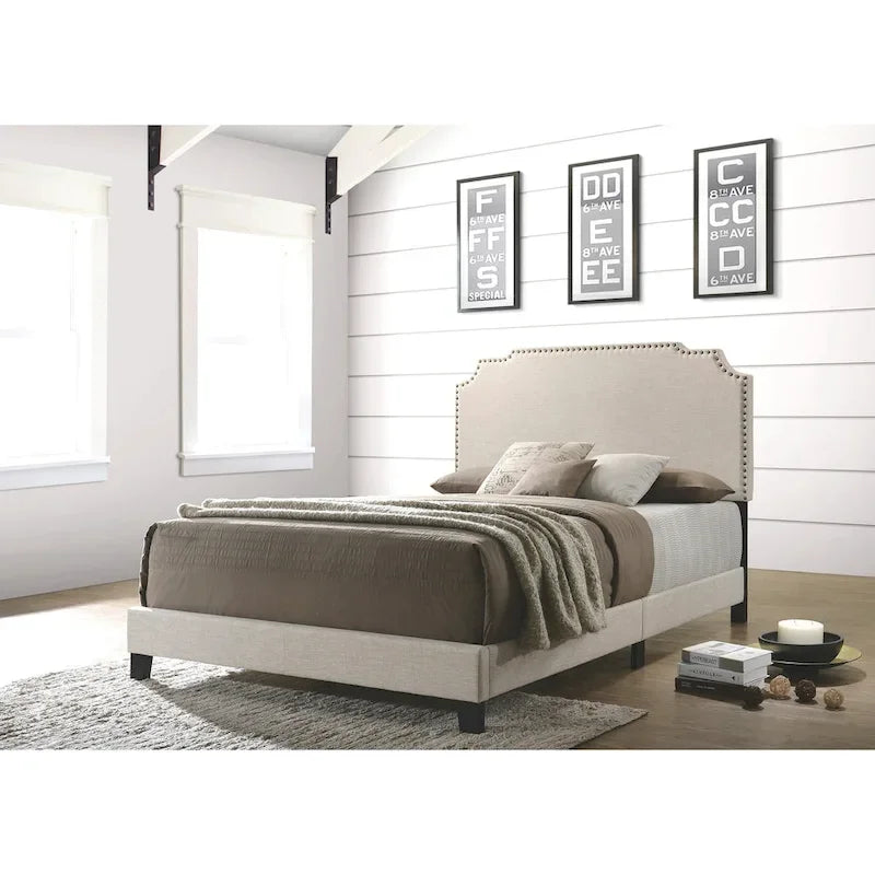 Lit plateforme rembourré beige/noir/vert avec garniture cloutée – Lit double/grand lit (1 personne) et très grand lit (2 personnes)